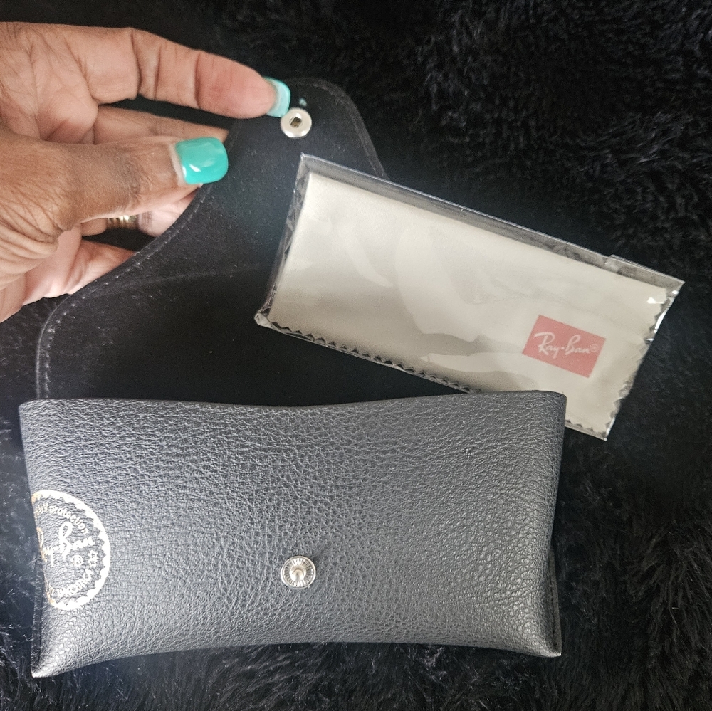 Ray-Ban Black and Gold Eyeglass Case - Picture 4 of 7